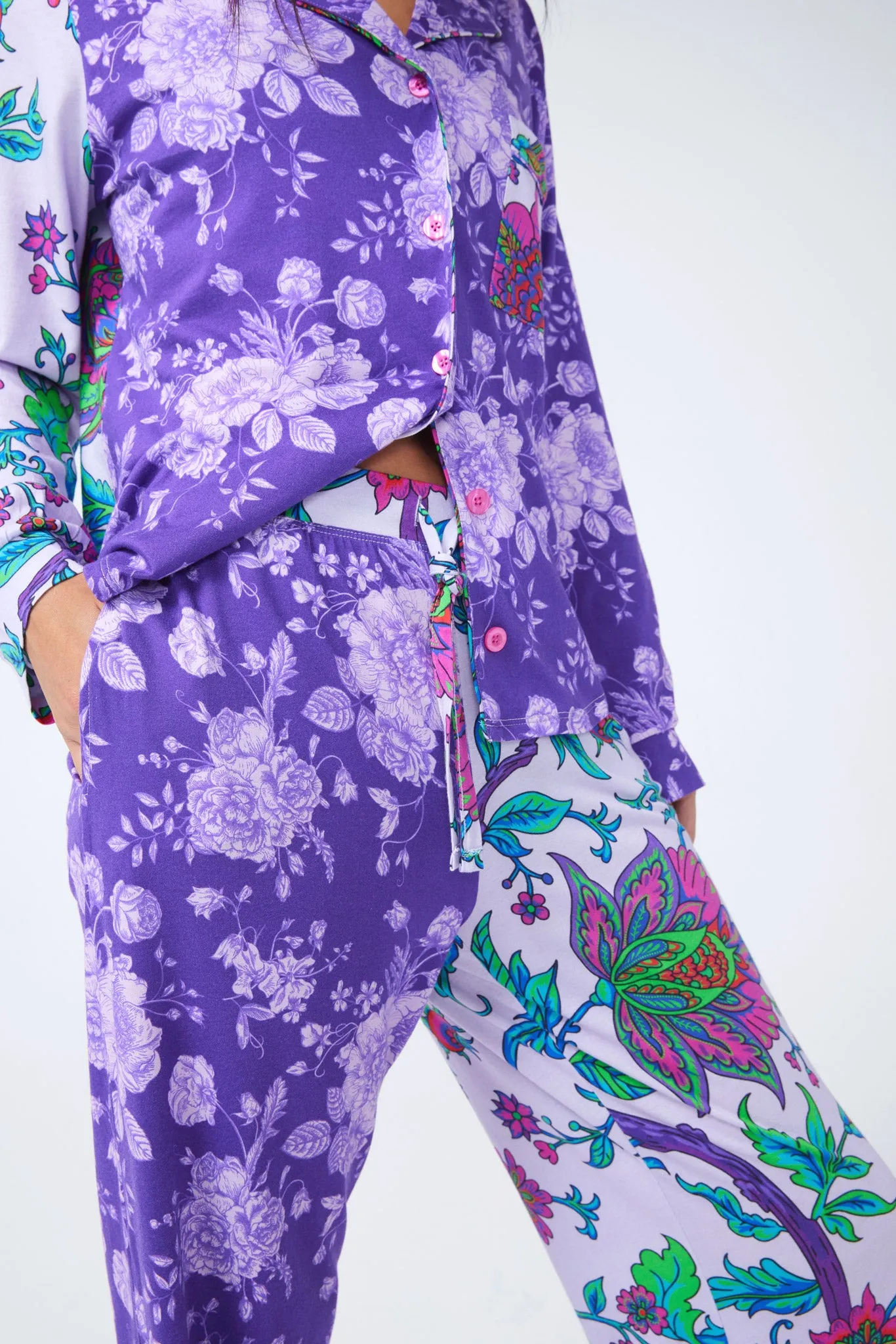 Pajama Set in Violet Porcelain and Bright Baroque